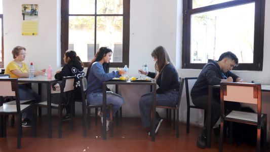 Abrieron los comedores universitarios con un menú estudiantil a $1.800