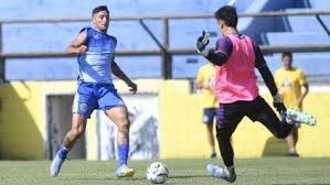 Se define el futuro de Alejo Veliz: jugó el amistoso en Central mientras Tottenham sigue en caída libre