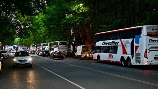 Chocaron tres micros con hinchas de Estudiantes de La Plata