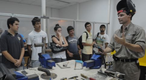 La reforma laboral abaratará a las patronales 44% del costo por empleado, quién pagará la compensación