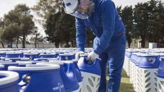 YPF presenta garrafas de plástico para uso doméstico