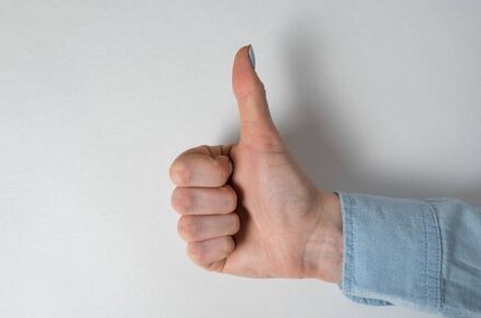 Los gestos pesan más que las palabras al percibir aceptación o rechazo