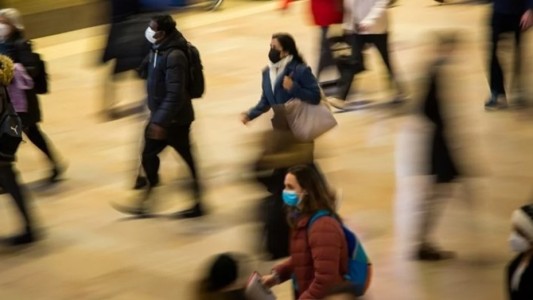 Reino Unido cierra escuelas ante un brote masivo de gripe H3N2