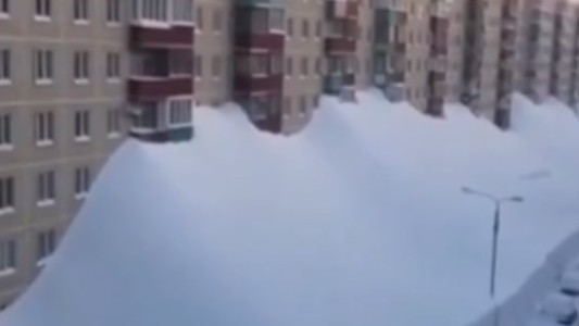 Rusia: fuerte tormenta deja a la península de Kamchatka sepultada bajo la nieve