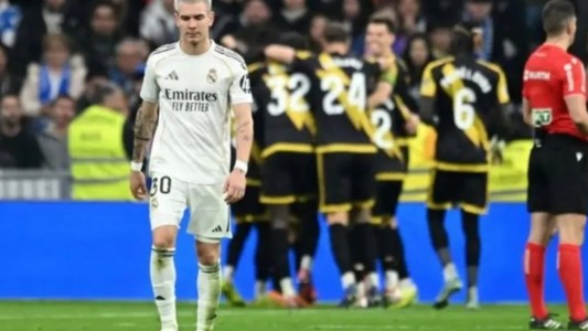 El argentino Mastantuono recibió silbidos de los aficionados del Real Madrid