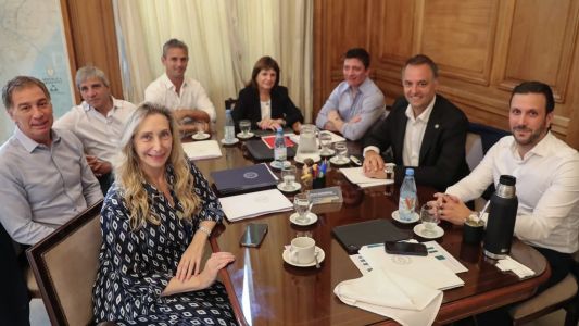 El “ala dura” del Gobierno mantiene la postura de reducir Ganancias pese a la resistencia de los gobernadores