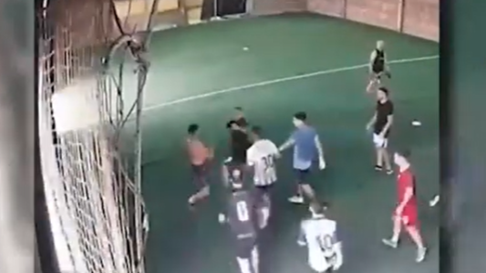 Darío "Chipi" Gandín a las piñas en un partido