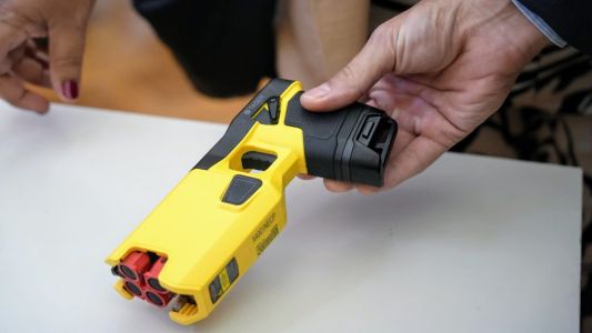 Villa Gobernador Gálvez: la Policía de Santa Fe utilizó una pistola Taser para reducir a un hombre atrincherado