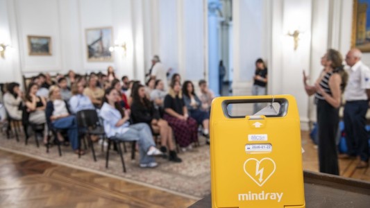 Salud Pública instaló un desfibrilador en el Palacio Municipal