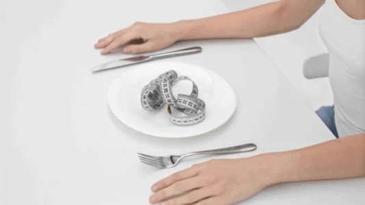 Casi la mitad de los jóvenes sufre riesgo de trastornos alimentarios por uso intensivo de redes sociales