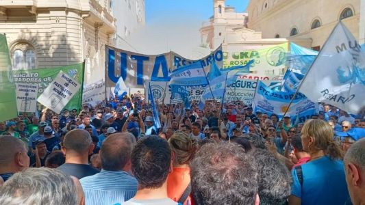 Jornada de movilizaciones y cortes de tránsito en rechazo a la reforma laboral