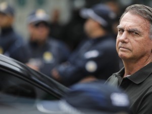 Bolsonaro es operado con éxito de una hernia inguinal mientras cumple condena