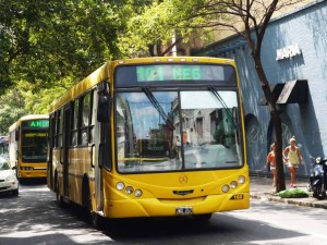 Cortes y desvíos por obras en calle Santa Fe: qué líneas de colectivo cambian su recorrido