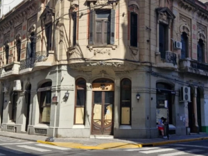 La historia del emblemático bar La Buena Medida llega a su fin