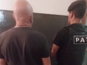 Atropelló a un agente de tránsito porque pensó que le estaban haciendo una multa y quedó detenido