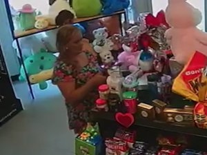 La mechera de los huevos de Pascua: entró, se llevó los productos y escapó