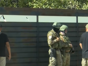 Nuevo allanamiento en Roldán tras el hallazgo de un arsenal enterrado