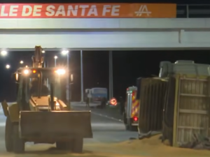 Volcó un camión en la autopista Rosario–Santa Fe
