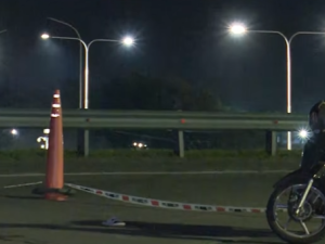 Choque entre dos motos en el inicio de la autopista Rosario–Santa Fe, cerca del vuelco del camión