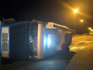 Volcó un camión en el puente Rosario–Victoria: tránsito cortado