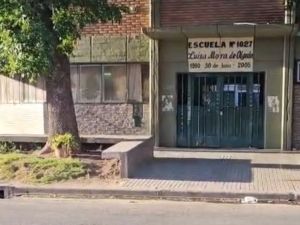 Nueva amenaza en una escuela de barrio Ludueña: colgaron una bandera intimidatoria y suspendieron las clases