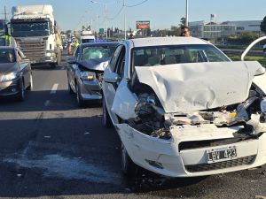 Choque en cadena en Circunvalación: frenaron para evitar atropellar a un perro