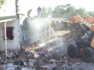 Derribaron un búnker de venta de drogas en Rosario: ya son 109 en toda la provincia