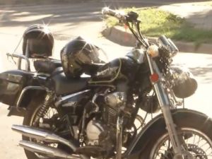 Siniestro vial: un auto dobló sin advertir la presencia de una moto y la embistió