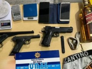 Denunció un intento de robo y terminó detenido por llevar armas en su auto