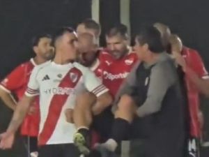 El Kun Agüero sufrió una grave lesión en el Senior de Independiente