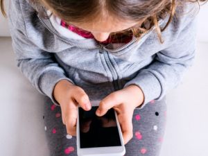 I.A y grooming: el nuevo peligro de los desnudos creados con tecnología