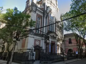 Ataque en plena misa: una mujer tomó del cuello a un cura en una parroquia del centro de Rosario