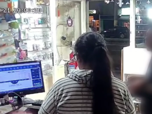 Una familia estafa a comerciantes con billetes y transferencias falsas