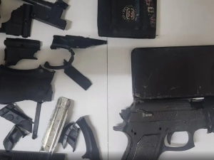 Detienen a cuatro personas con arma falsa en zona norte