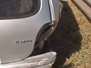 Choque en Circunvalación: un automovilista perdió el control de su vehículo e impactó contra la banquina