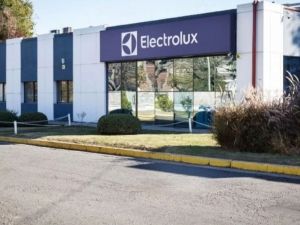 Electrolux dejará de fabricar heladeras en Rosario