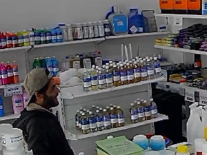 Robo hormiga en un local de productos de limpieza