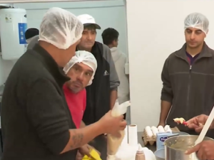 Donación histórica: $65 millones para refugios y salud