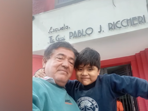 Patricio tiene distrofia muscular de Duchenne y necesita viajar a Estados Unidos para un tratamiento