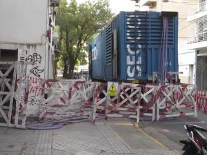 Un grupo electrógeno genera preocupación ante los reiterados cortes de electricidad en Moreno al 500
