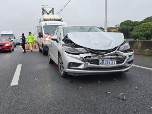 Acceso Sur y Uriburu: choque en cadena tras el cruce inesperado de un peatón