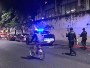 Evacuaron un edificio tras un incendio en un departamento