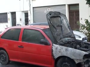 Se le prendió fuego el auto rumbo al trabajo