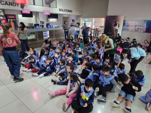 Primera vez al cine: cientos de alumnos vivieron la experiencia de la pantalla grande