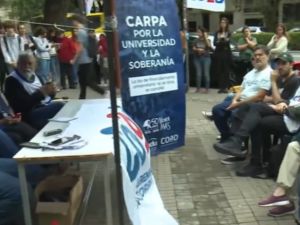 Ruidazo en la UNR: protesta por el incumplimiento de la Ley de Financiamiento Universitario