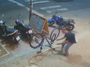 Robó una bicicleta en cuestión de segundos
