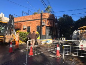 Vecinos de barrio Pichincha sin agua desde el fin de semana por un caño roto
