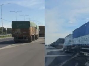 Camiones desbordan la autopista rumbo a los puertos en plena cosecha