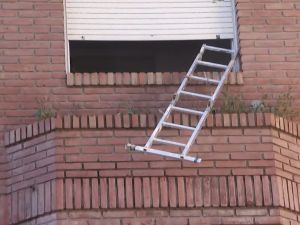 Accidente laboral: un obrero cayó desde un tercer piso