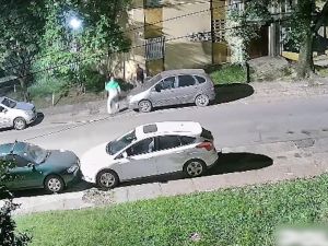 Un vecino enfrentó a un ladrón y evitó que robara la batería de auto